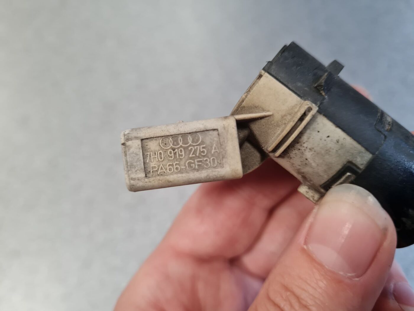 Parkošanās devējs priekš AUDI A4 2005 4 Parkošanās devējs priekš AUDI A4 2005