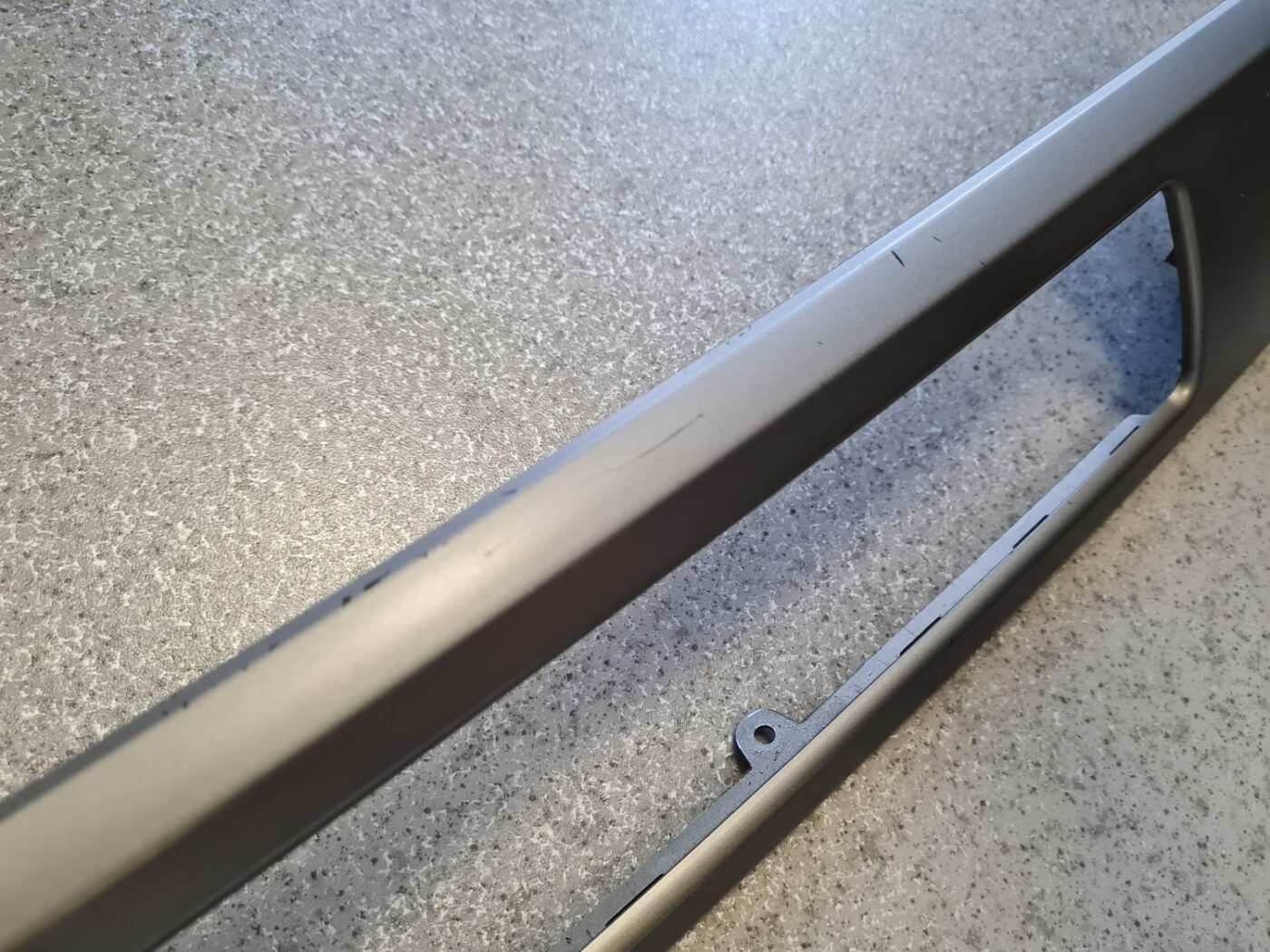 Mērinstrumentu paneļa dekoratīvā uzlika priekš BMW 520D E60 2006 ENG. 12 Mērinstrumentu paneļa dekoratīvā uzlika priekš BMW 520D E60 2006 ENG.