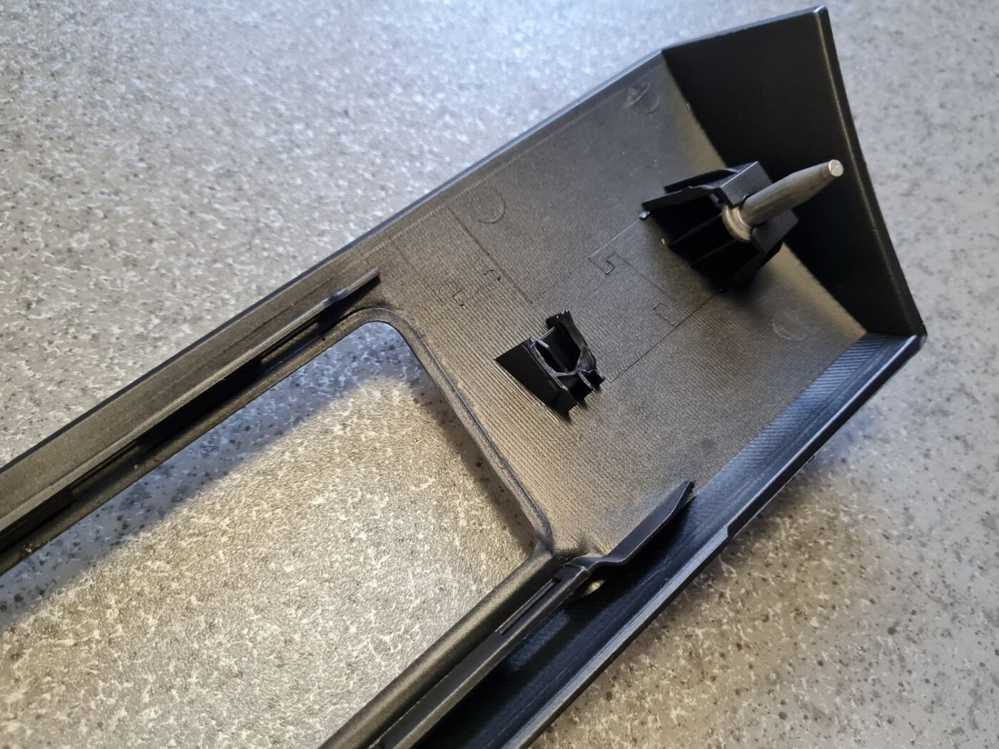 Mērinstrumentu paneļa dekoratīvā uzlika priekš BMW 520D E60 2006 ENG. 7 Mērinstrumentu paneļa dekoratīvā uzlika priekš BMW 520D E60 2006 ENG.