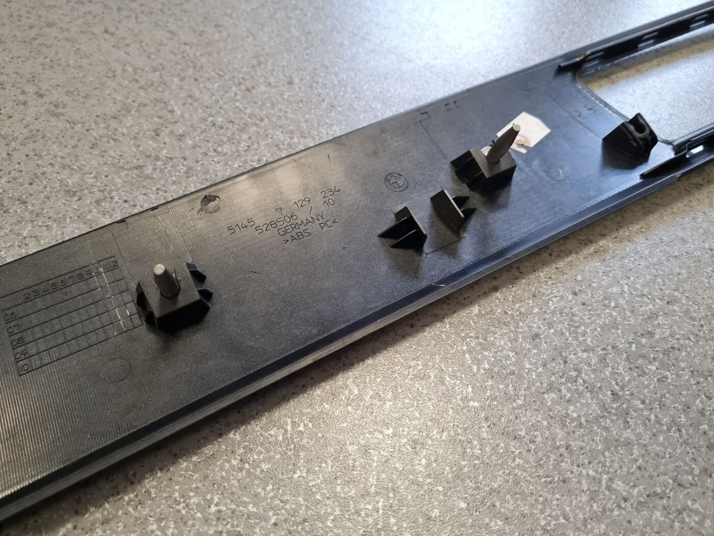 Mērinstrumentu paneļa dekoratīvā uzlika priekš BMW 520D E60 2006 ENG. 5 Mērinstrumentu paneļa dekoratīvā uzlika priekš BMW 520D E60 2006 ENG.