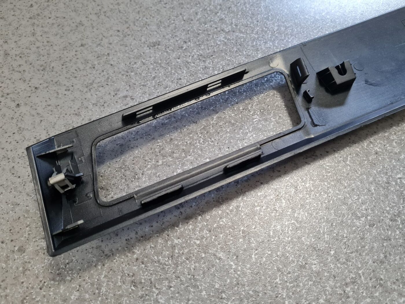 Mērinstrumentu paneļa dekoratīvā uzlika priekš BMW 520D E60 2006 ENG. 4 Mērinstrumentu paneļa dekoratīvā uzlika priekš BMW 520D E60 2006 ENG.