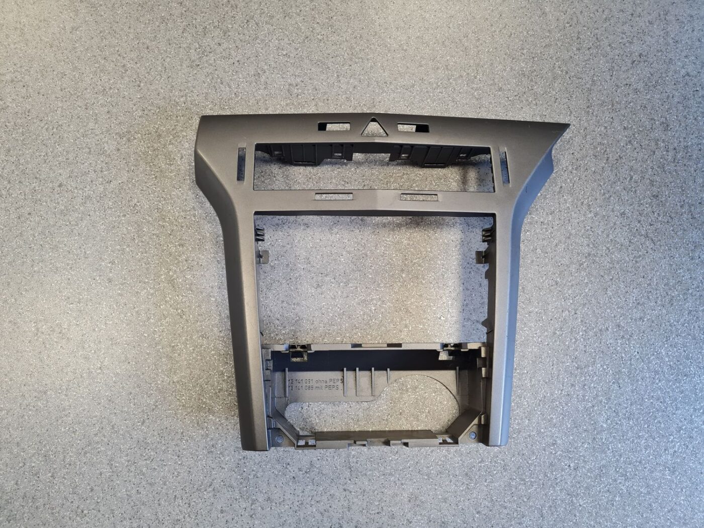 Mērinstrumentu paneļa dekoratīvais rāmis priekš OPEL ASTRA H STATION WAGON 2007 1 Mērinstrumentu paneļa dekoratīvais rāmis priekš OPEL ASTRA H STATION WAGON 2007