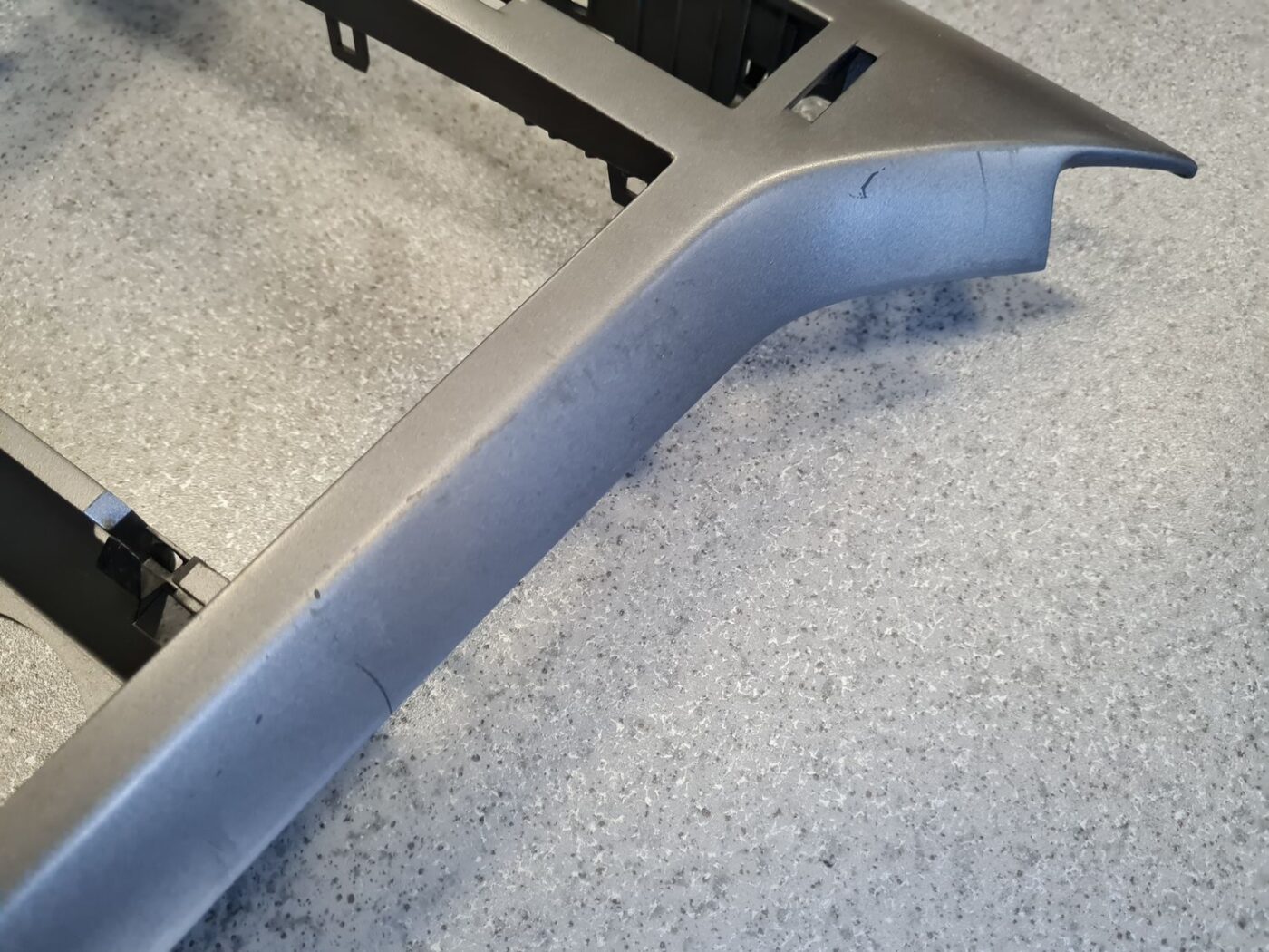 Mērinstrumentu paneļa dekoratīvais rāmis priekš OPEL ASTRA H STATION WAGON 2007 9 Mērinstrumentu paneļa dekoratīvais rāmis priekš OPEL ASTRA H STATION WAGON 2007