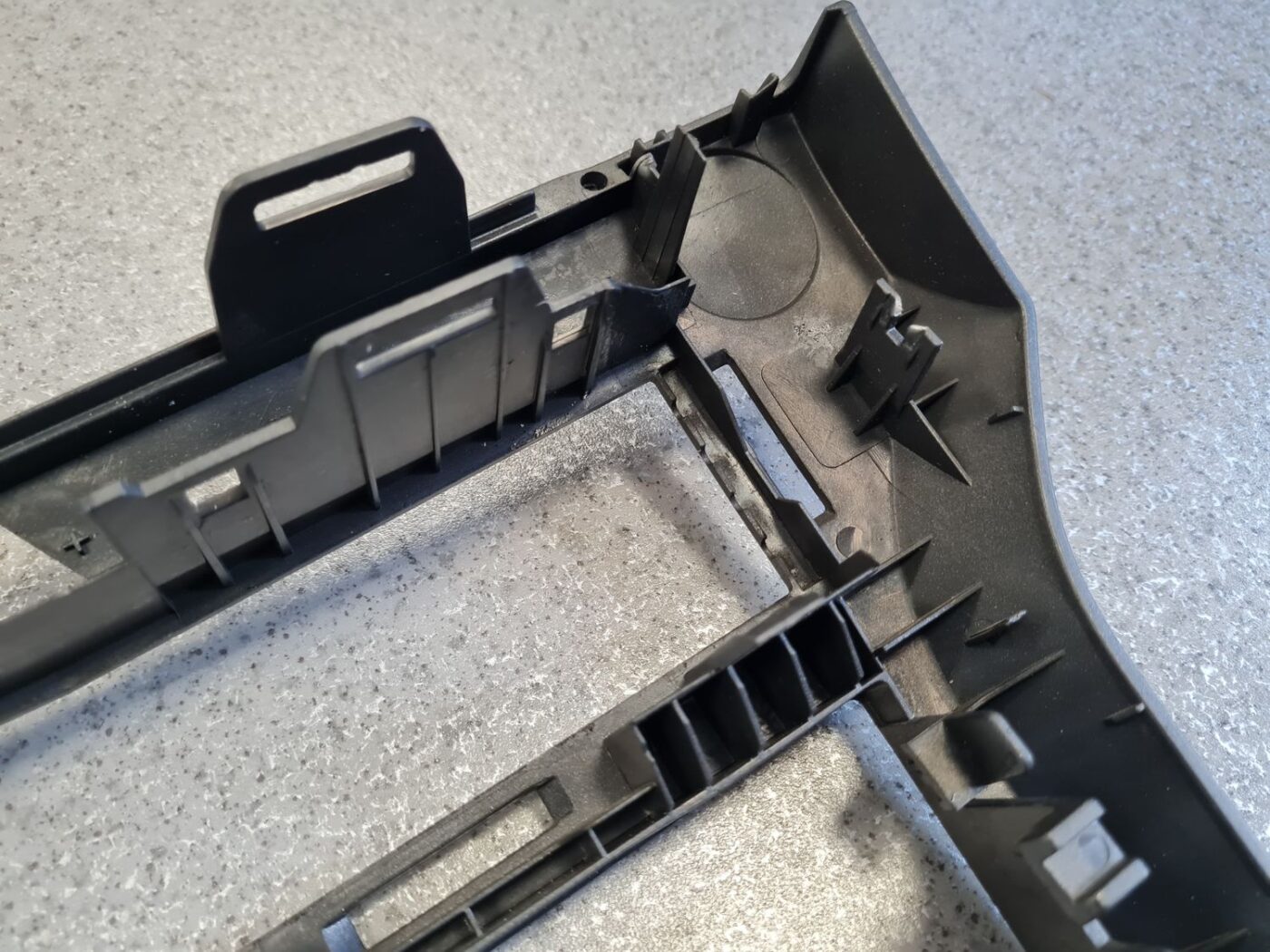 Mērinstrumentu paneļa dekoratīvais rāmis priekš OPEL ASTRA H STATION WAGON 2007 6 Mērinstrumentu paneļa dekoratīvais rāmis priekš OPEL ASTRA H STATION WAGON 2007