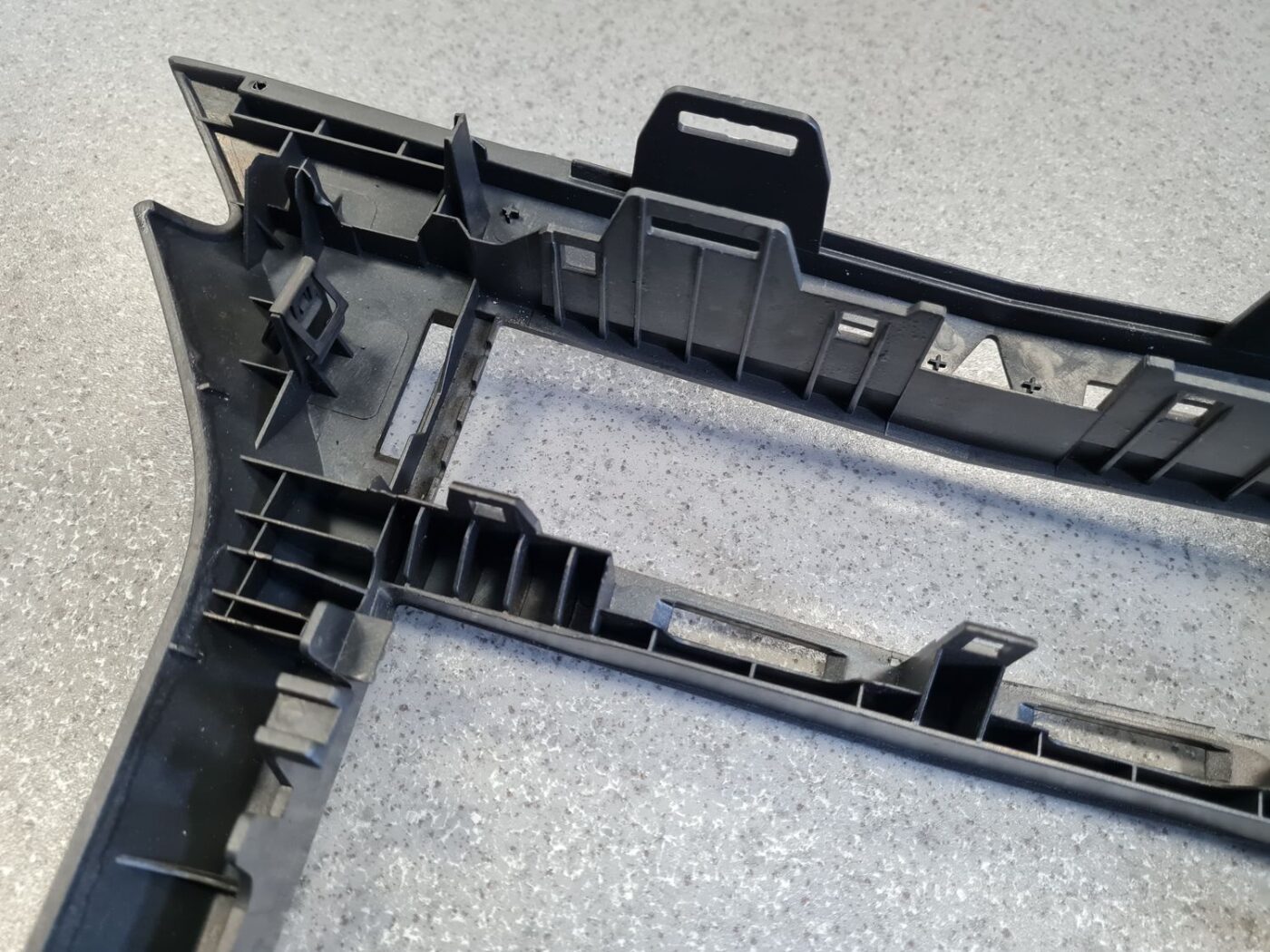 Mērinstrumentu paneļa dekoratīvais rāmis priekš OPEL ASTRA H STATION WAGON 2007 5 Mērinstrumentu paneļa dekoratīvais rāmis priekš OPEL ASTRA H STATION WAGON 2007