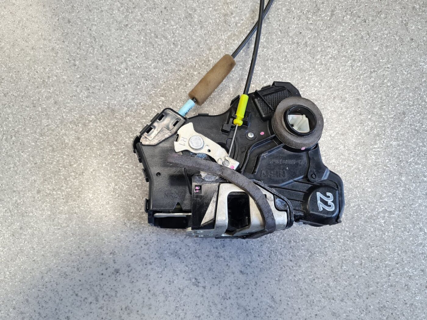 Priekšējo labo durvju slēdzene priekš TOYOTA HILUX 2009 2 Priekšējo labo durvju slēdzene priekš TOYOTA HILUX 2009