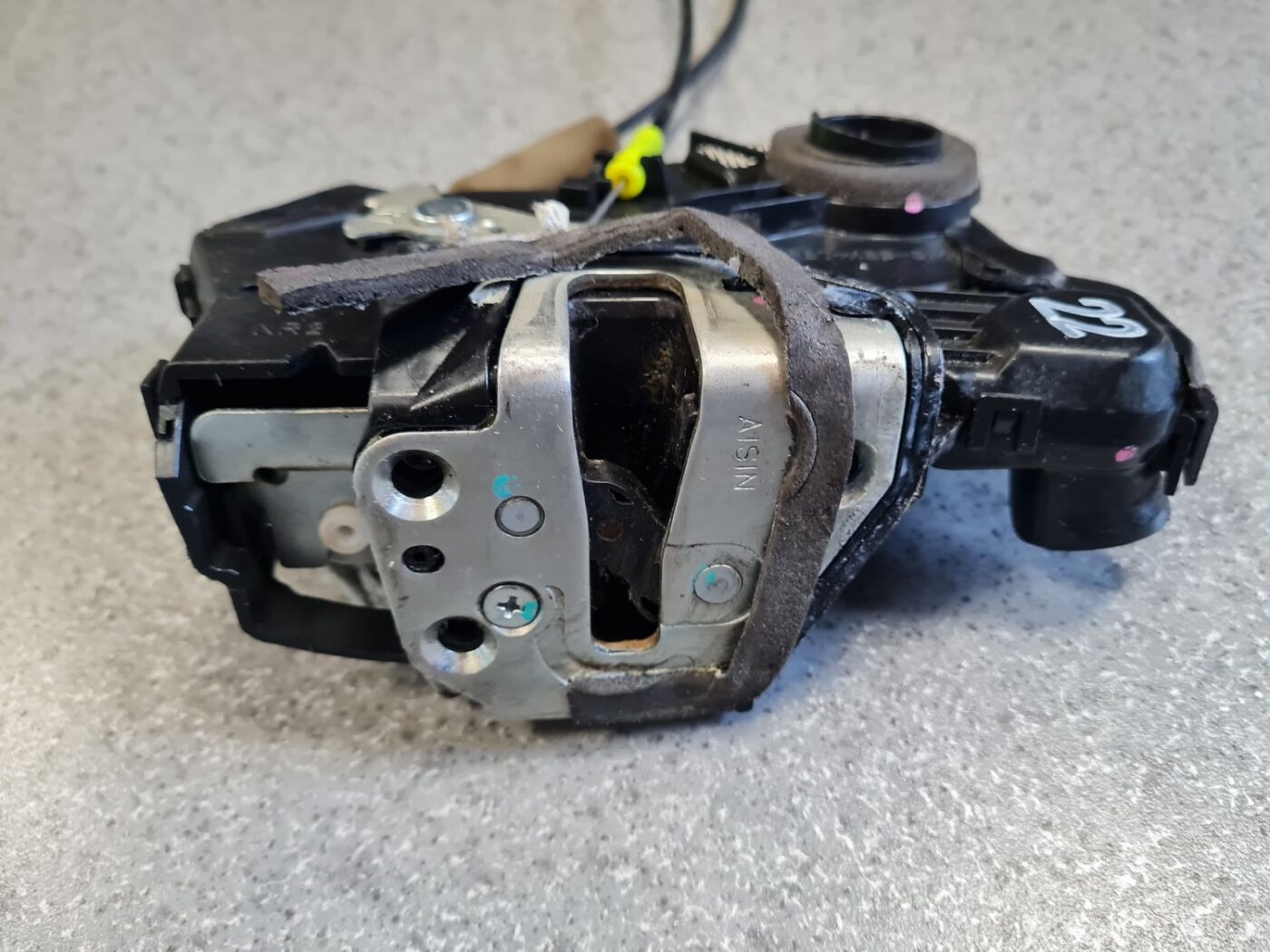 Priekšējo labo durvju slēdzene priekš TOYOTA HILUX 2009 7 Priekšējo labo durvju slēdzene priekš TOYOTA HILUX 2009