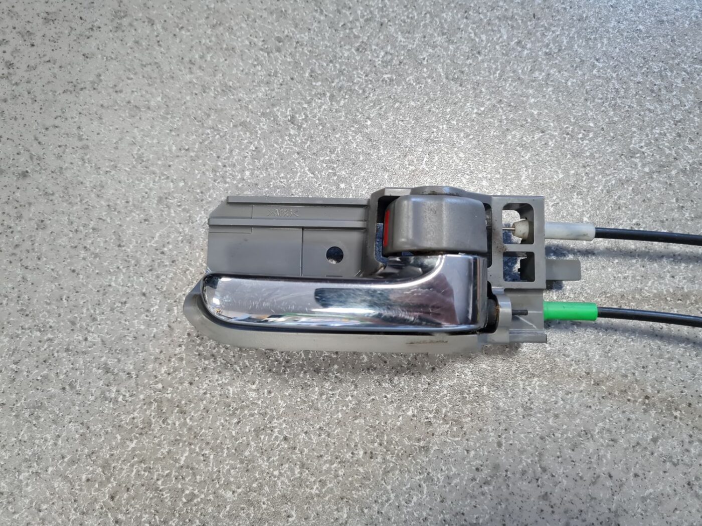 Priekšējo labo durvju slēdzene priekš TOYOTA HILUX 2009 4 Priekšējo labo durvju slēdzene priekš TOYOTA HILUX 2009