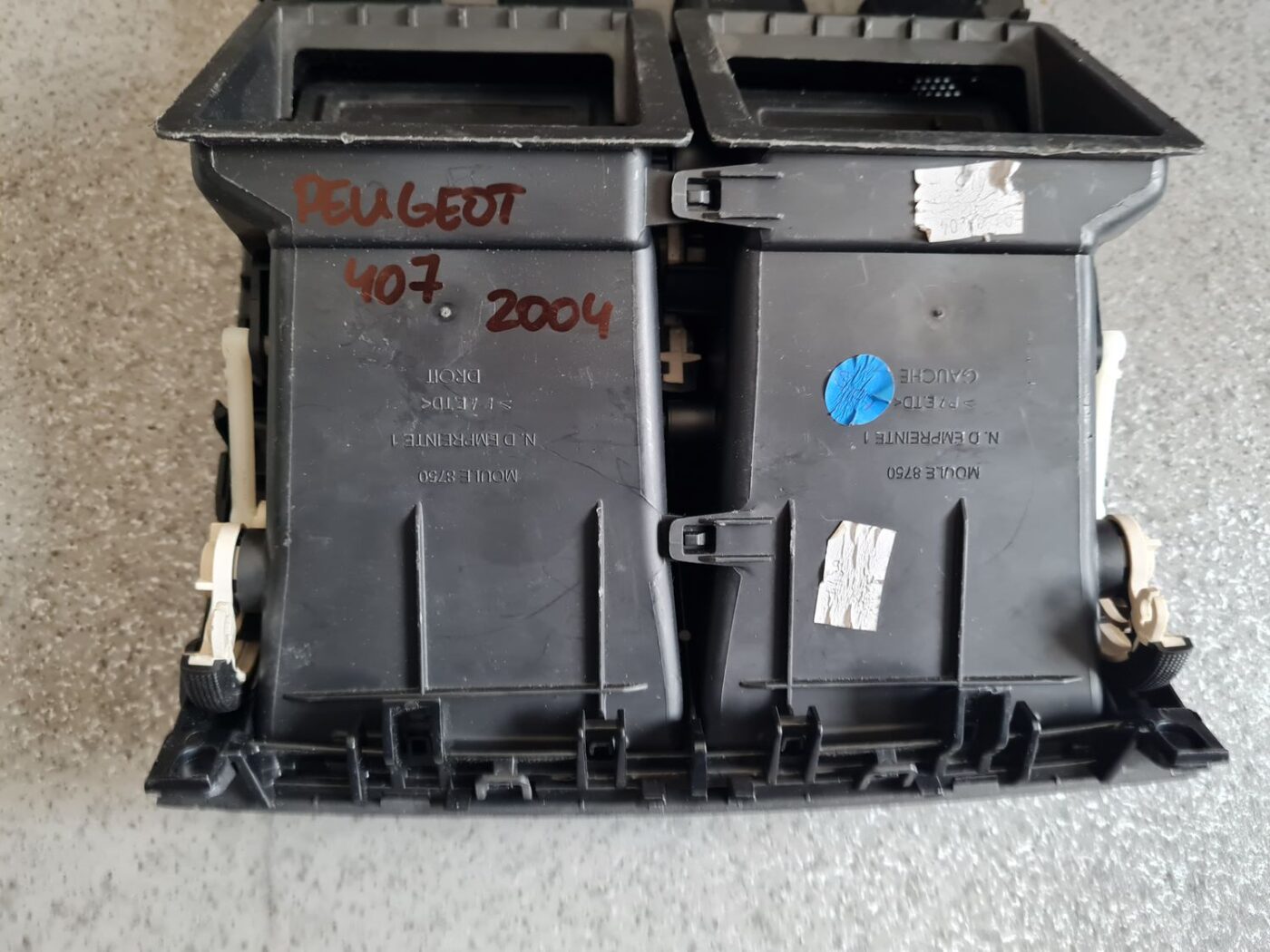 Mērinstrumentu paneļa gaisa vads, centrā priekš PEUGEOT 407 2004