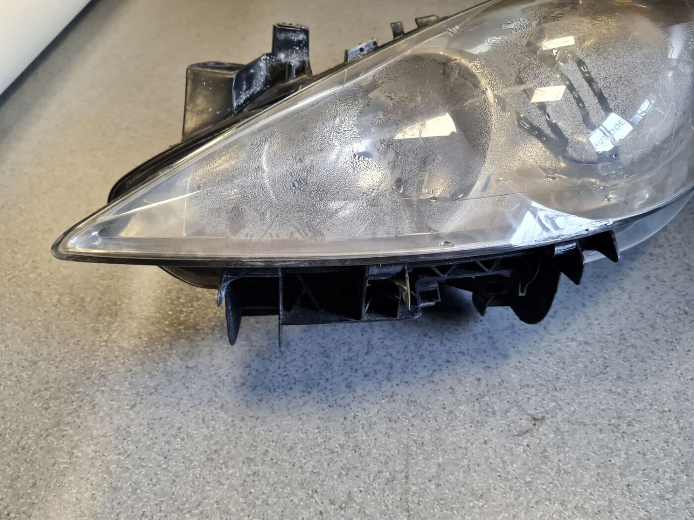 Priekšējais kreisais lukturis priekš PEUGEOT 307 2007 15 Priekšējais kreisais lukturis priekš PEUGEOT 307 2007