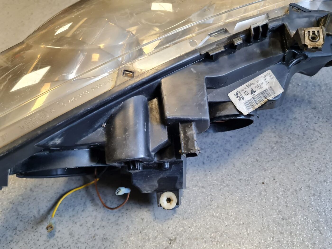 Priekšējais kreisais lukturis priekš PEUGEOT 307 2007 12 Priekšējais kreisais lukturis priekš PEUGEOT 307 2007