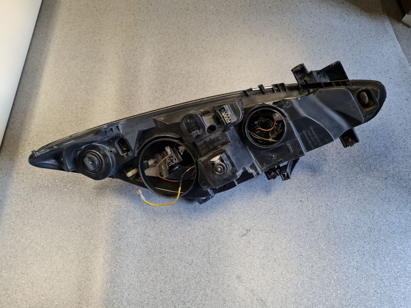 Priekšējais kreisais lukturis priekš PEUGEOT 307 2007 9 Priekšējais kreisais lukturis priekš PEUGEOT 307 2007