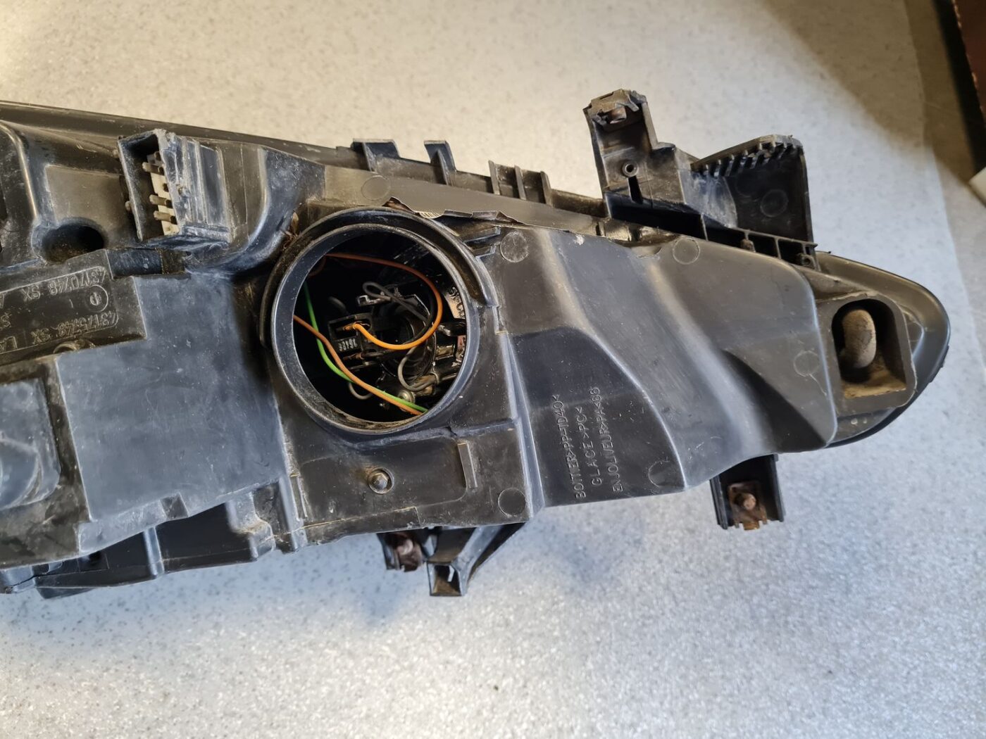 Priekšējais kreisais lukturis priekš PEUGEOT 307 2007 6 Priekšējais kreisais lukturis priekš PEUGEOT 307 2007