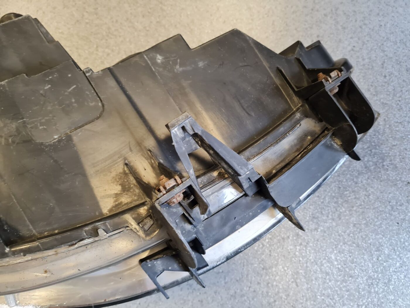 Priekšējais kreisais lukturis priekš PEUGEOT 307 2007 4 Priekšējais kreisais lukturis priekš PEUGEOT 307 2007