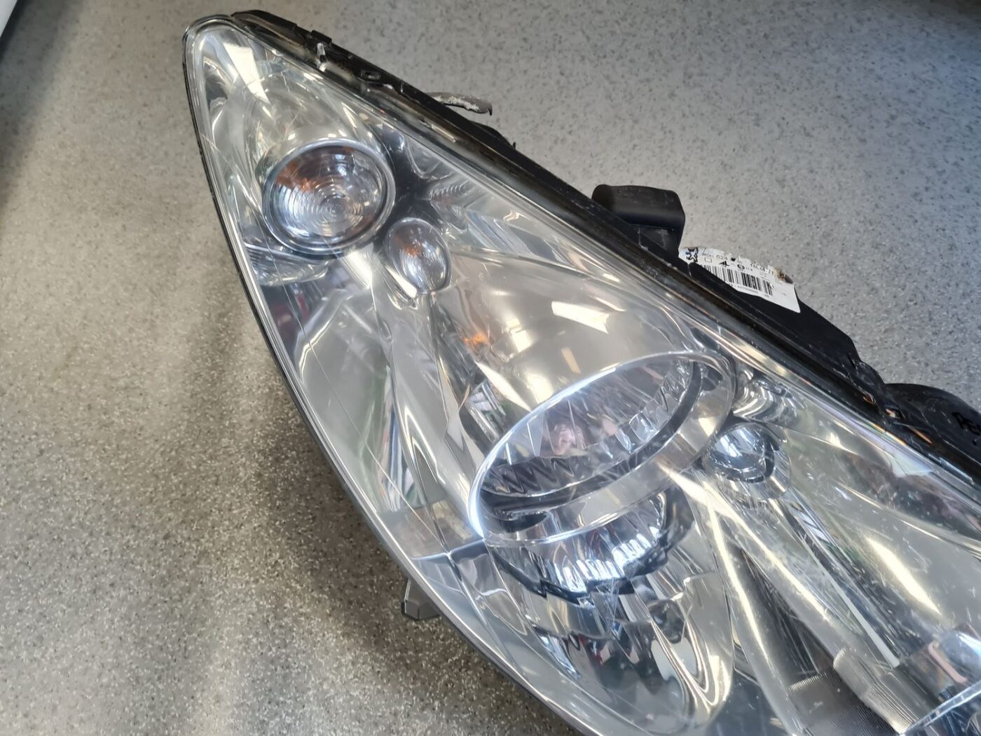 Priekšējais labais lukturis priekš PEUGEOT 407 2005