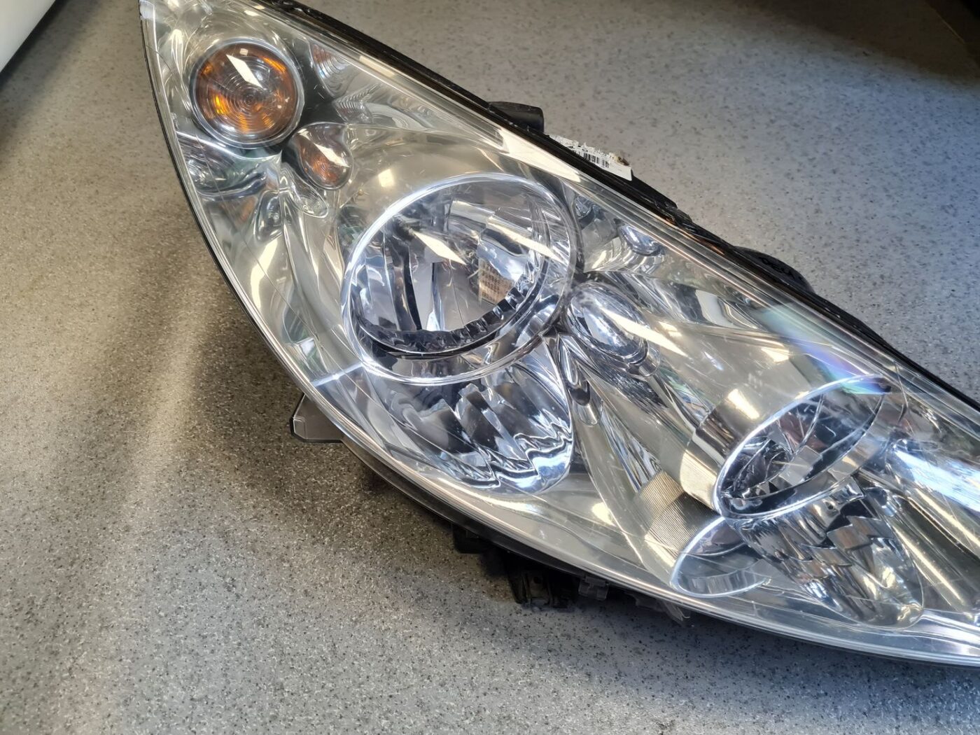 Priekšējais labais lukturis priekš PEUGEOT 407 2005