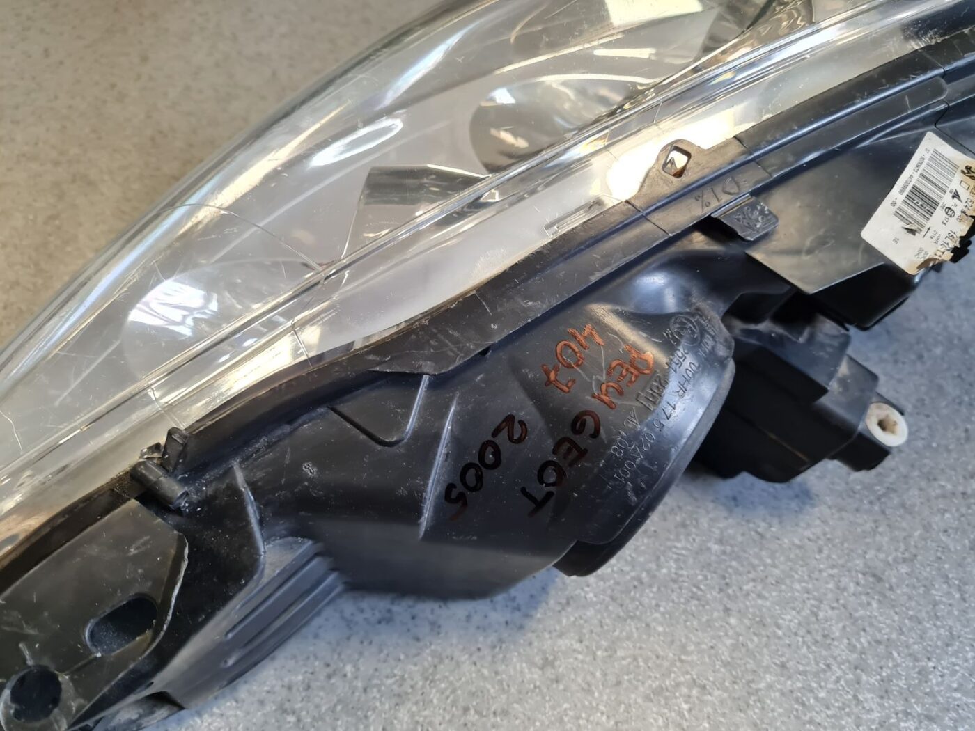 Priekšējais labais lukturis priekš PEUGEOT 407 2005