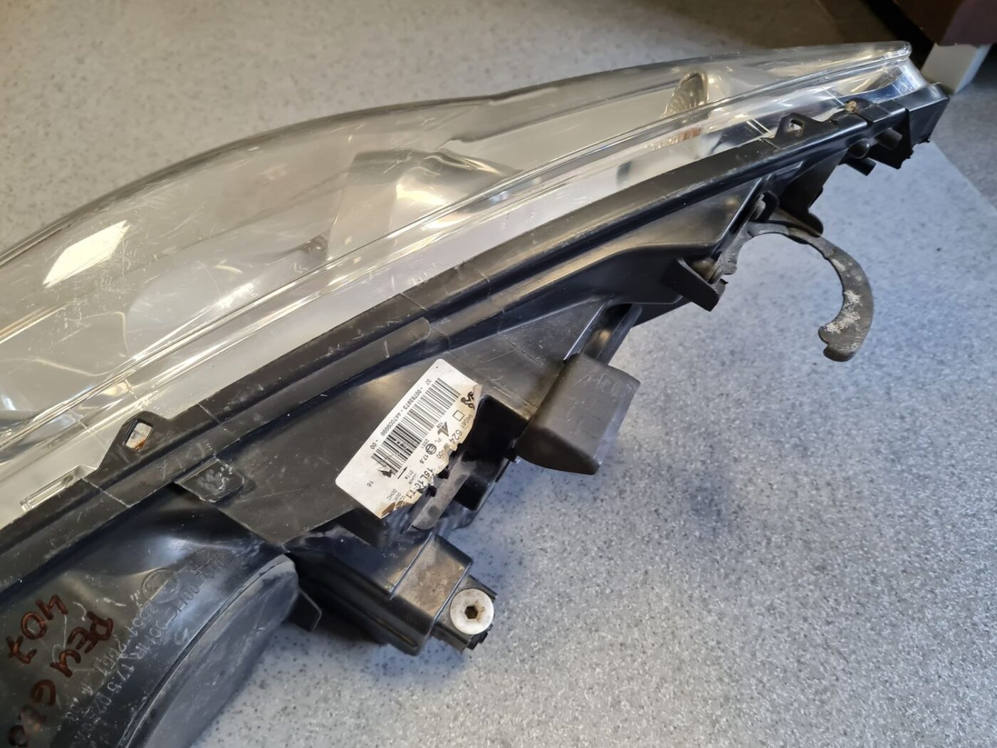 Priekšējais labais lukturis priekš PEUGEOT 407 2005