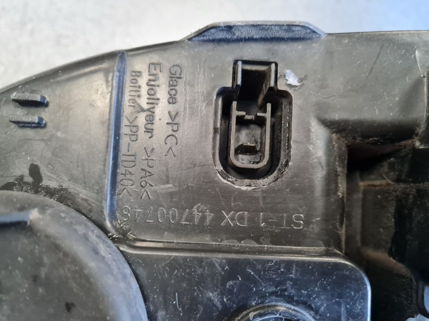 Priekšējais labais lukturis priekš PEUGEOT 407 2005