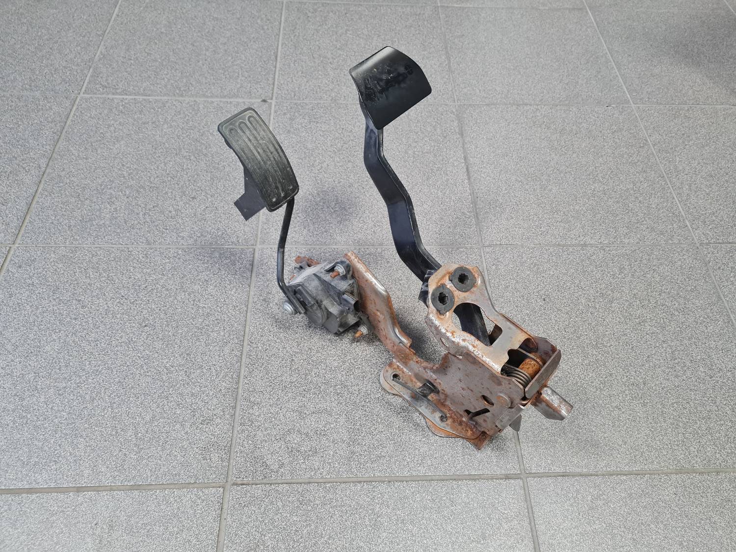 Pedāļu bloks priekš NISSAN X-TRAIL 2007 1 Pedāļu bloks priekš NISSAN X-TRAIL 2007