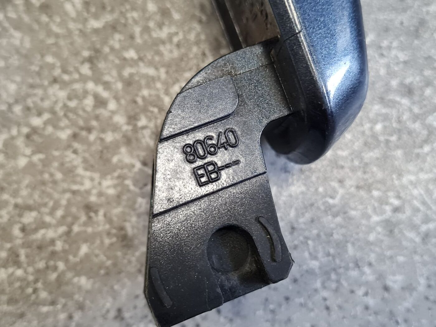 Priekšējāis labais durvju rokturis priekš NISSAN PATHFINDER 2006