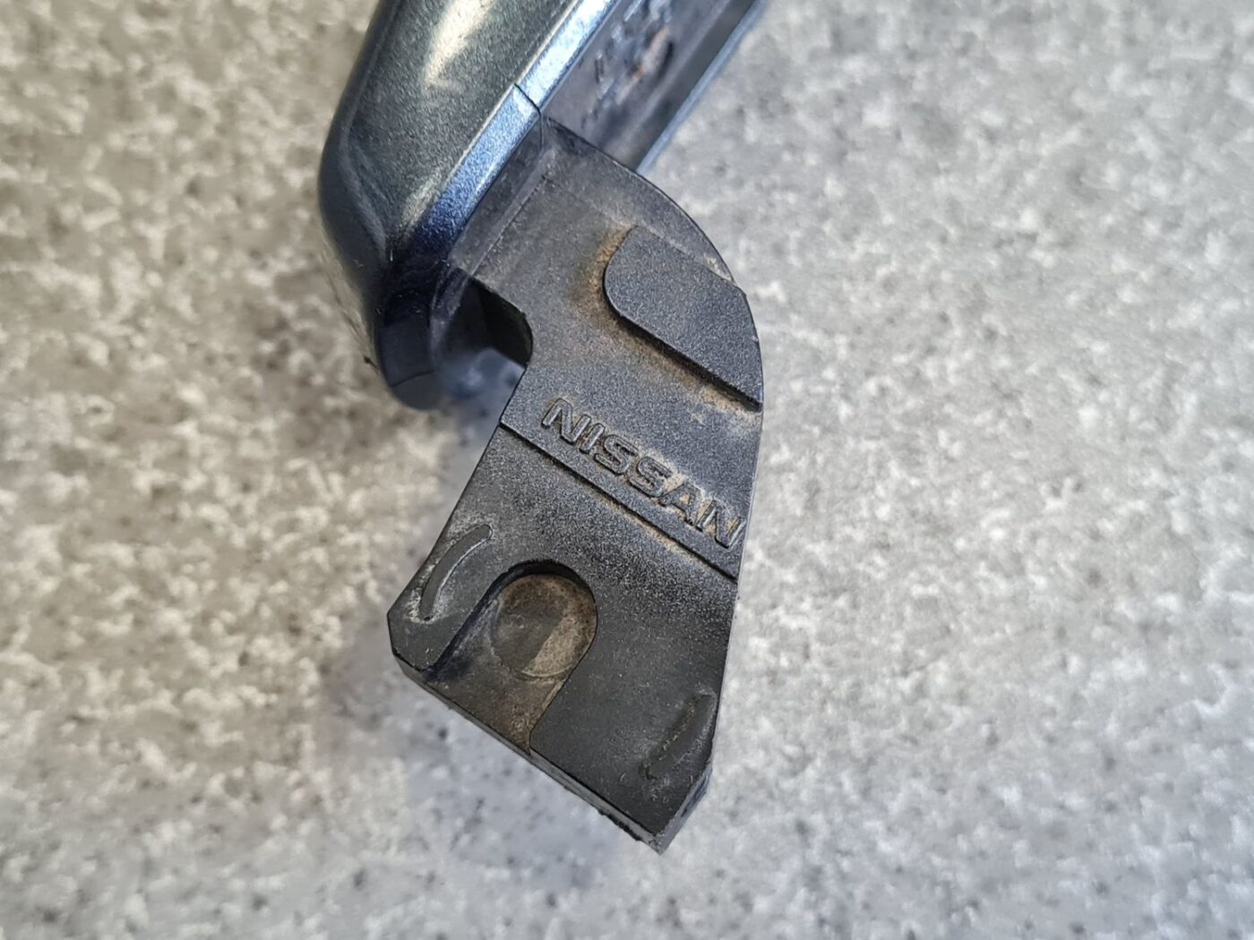 Priekšējāis labais durvju rokturis priekš NISSAN PATHFINDER 2006