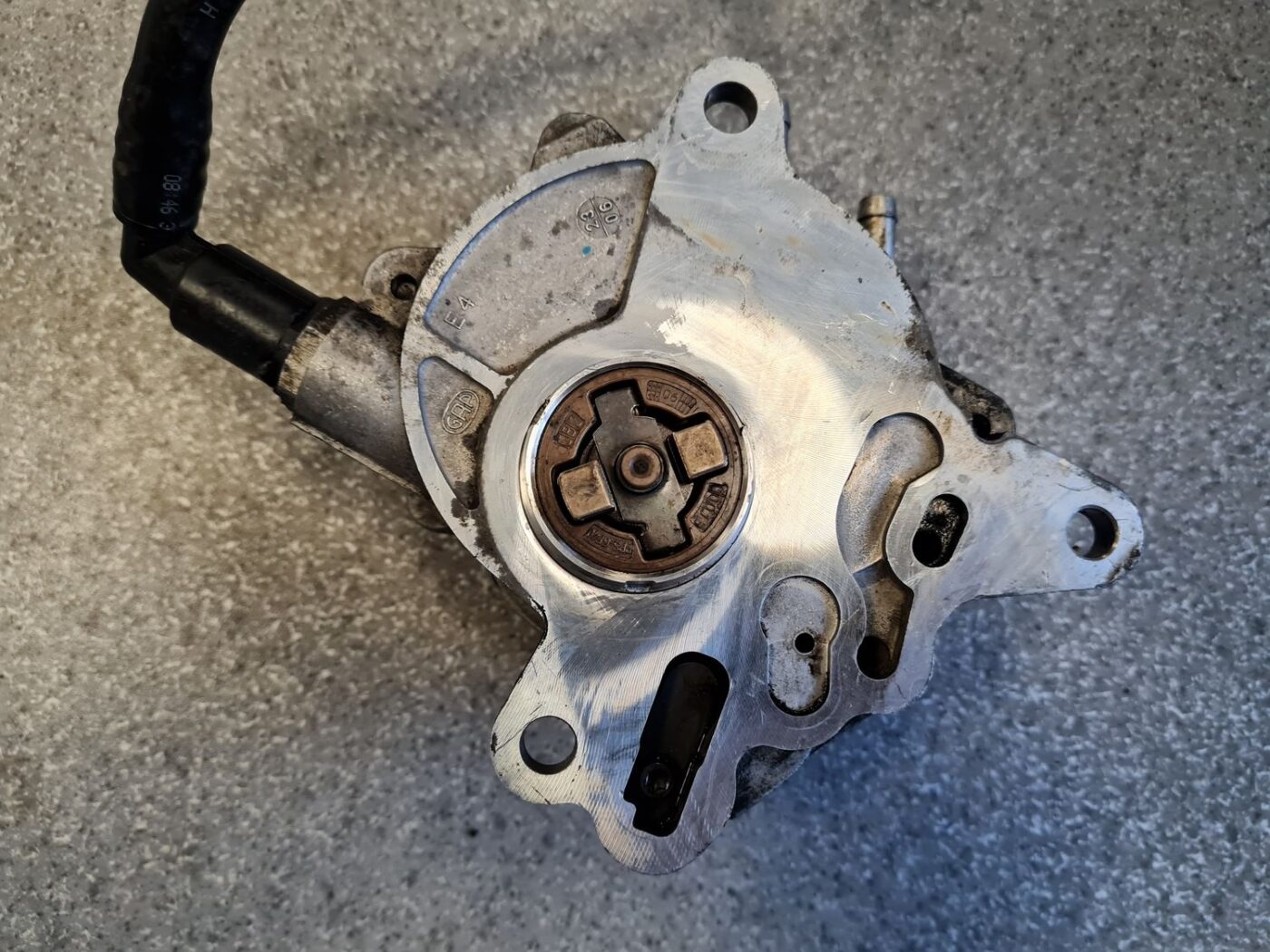 Vakuuma sūknis priekš VW PASSAT B6 2008 ANGL. 2 Vakuuma sūknis priekš VW PASSAT B6 2008 ANGL.