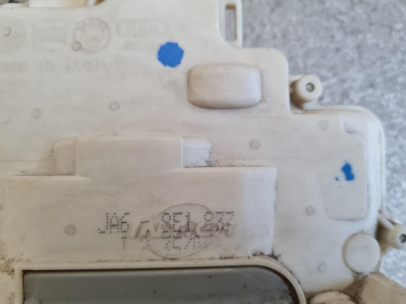 Priekšējo kreiso durvju slēdzene priekš AUDI A4 2007 9 Priekšējo kreiso durvju slēdzene priekš AUDI A4 2007