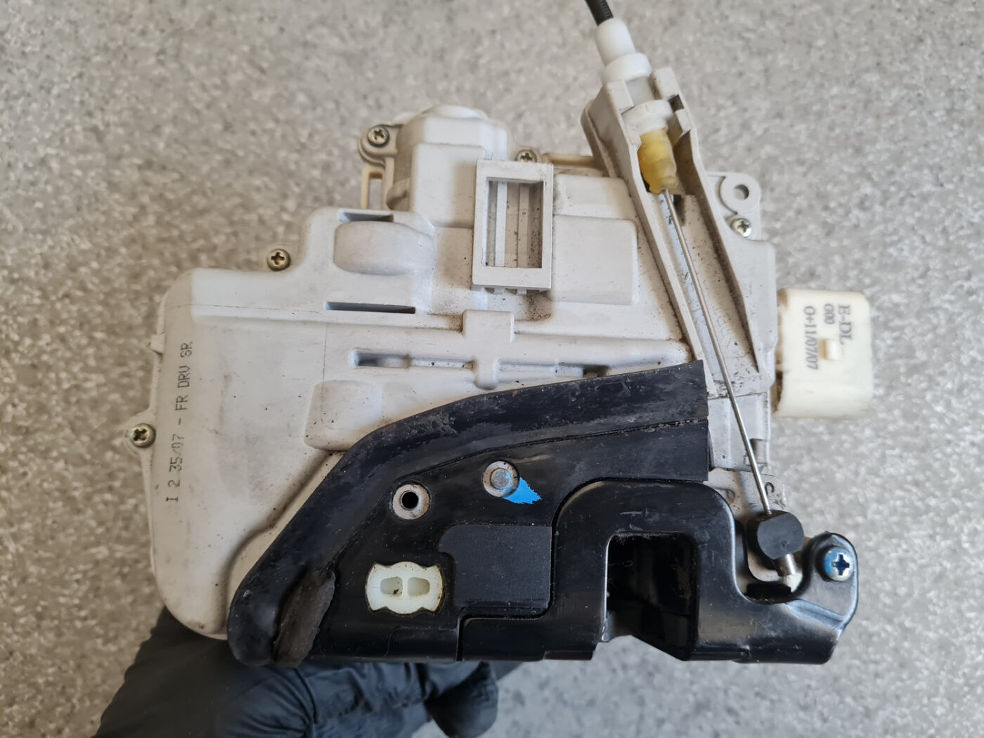 Priekšējo kreiso durvju slēdzene priekš AUDI A4 2007 6 Priekšējo kreiso durvju slēdzene priekš AUDI A4 2007