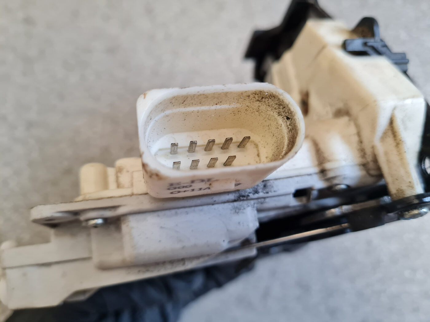 Priekšējo kreiso durvju slēdzene priekš AUDI A4 2007 3 Priekšējo kreiso durvju slēdzene priekš AUDI A4 2007