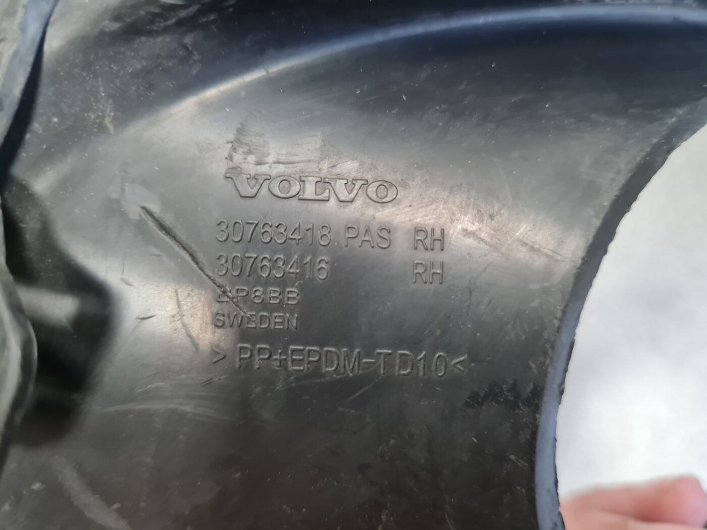 Miglas luktura reste, pa labi priekš VOLVO XC60 2009 3 Miglas luktura reste, pa labi priekš VOLVO XC60 2009