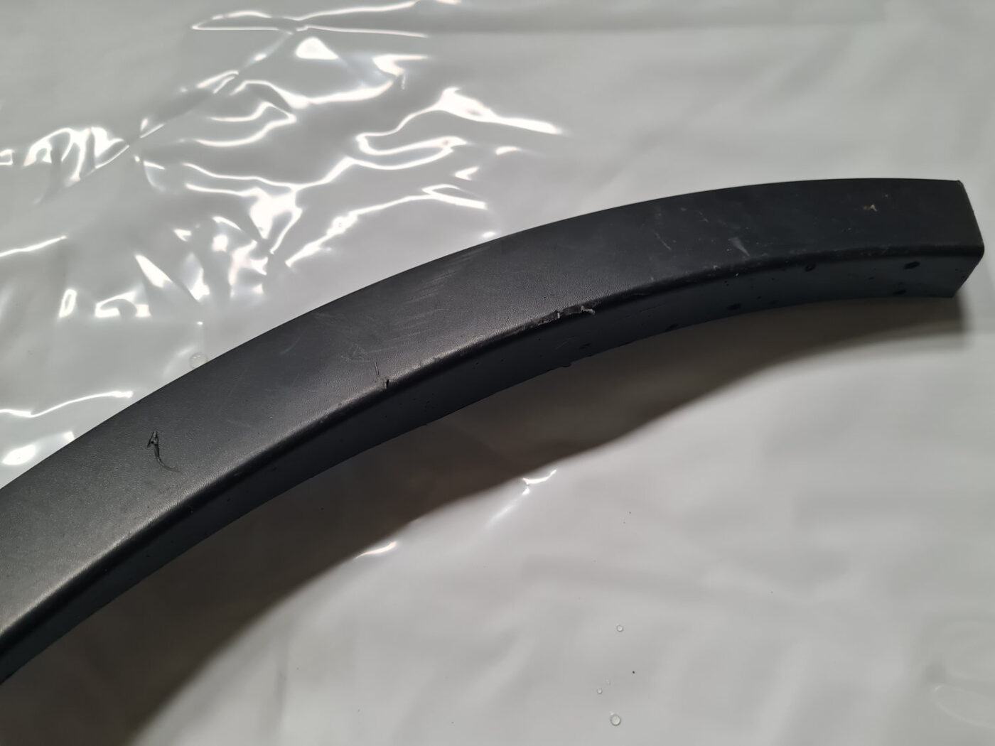 Priekšēja spārna uzlika (moldings) priekš LAND ROVER EVOQUE 2012-2019 9 Priekšēja spārna uzlika (moldings) priekš LAND ROVER EVOQUE 2012-2019