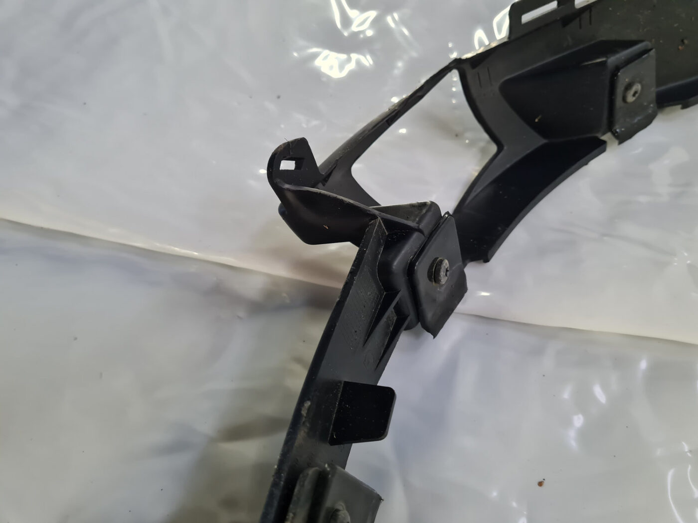 Priekšēja bufera kronšteins priekš PEUGEOT 407 2004 14 Priekšēja bufera kronšteins priekš PEUGEOT 407 2004