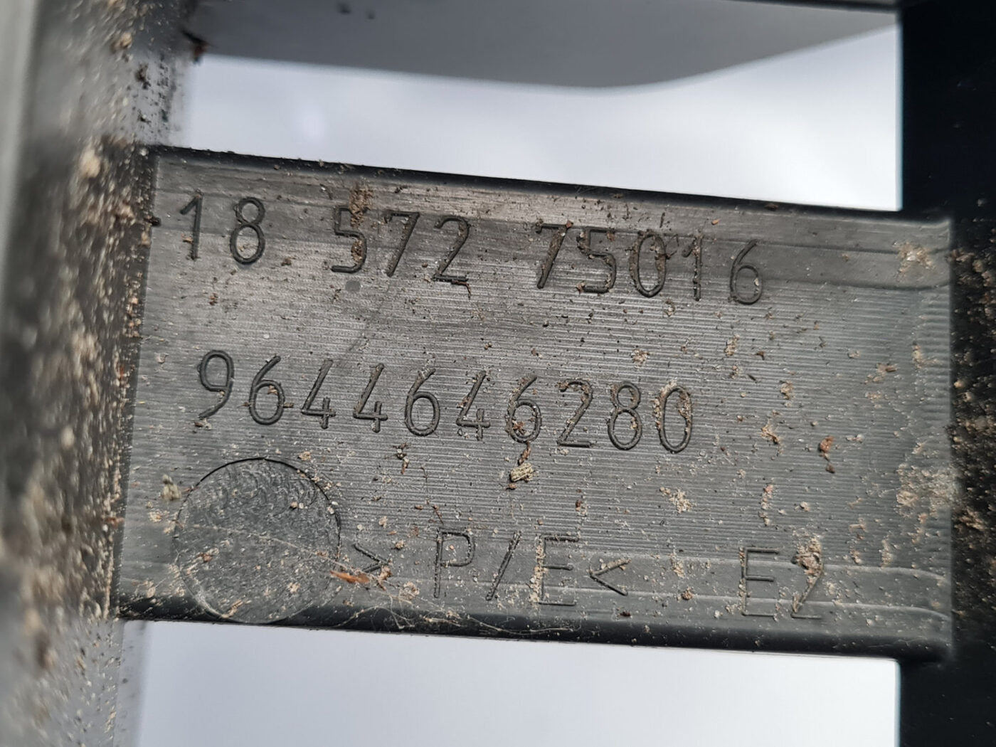 Priekšēja bufera kronšteins priekš PEUGEOT 407 2004 5 Priekšēja bufera kronšteins priekš PEUGEOT 407 2004