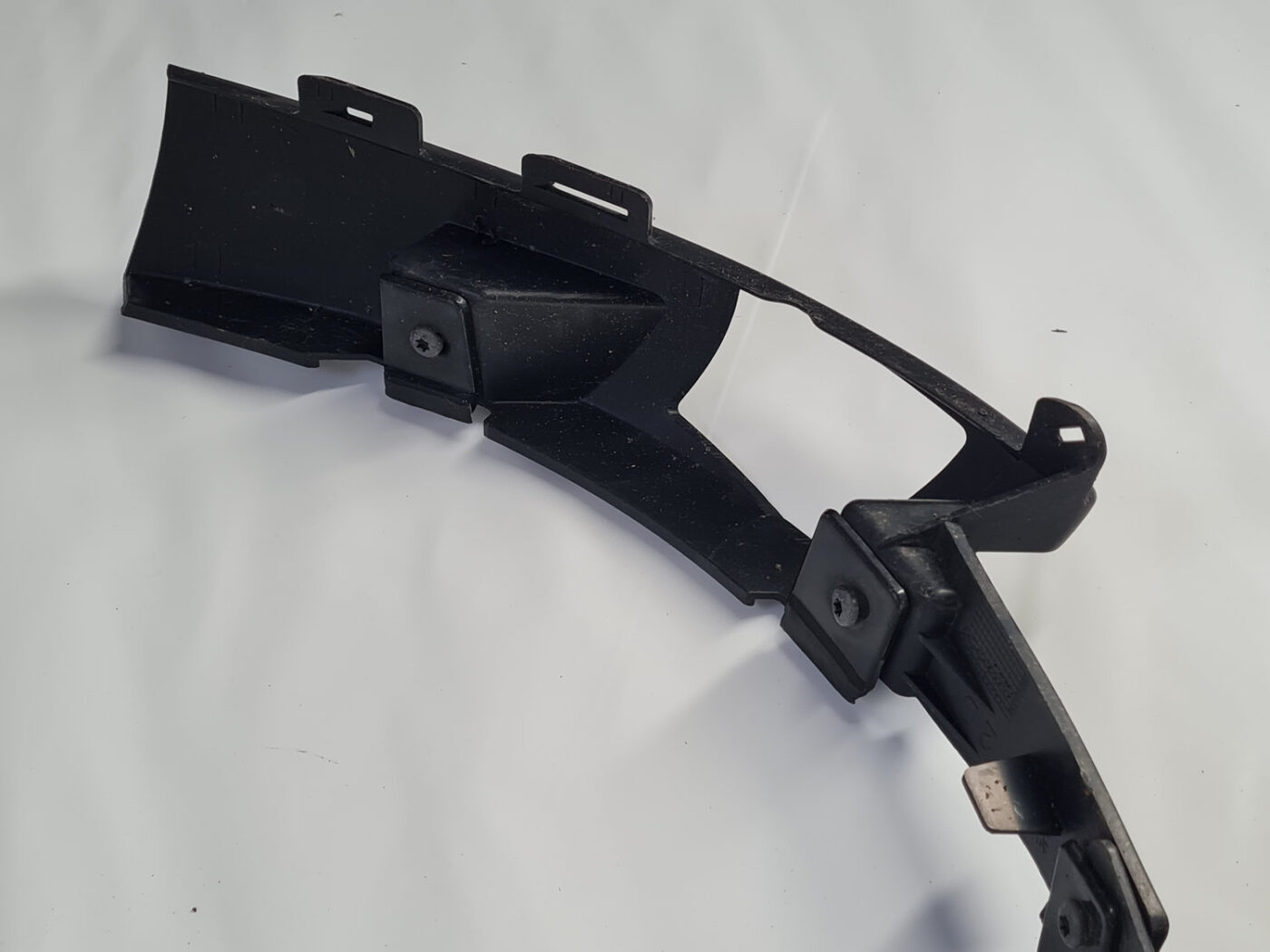 Priekšēja bufera kronšteins priekš PEUGEOT 407 2004 4 Priekšēja bufera kronšteins priekš PEUGEOT 407 2004