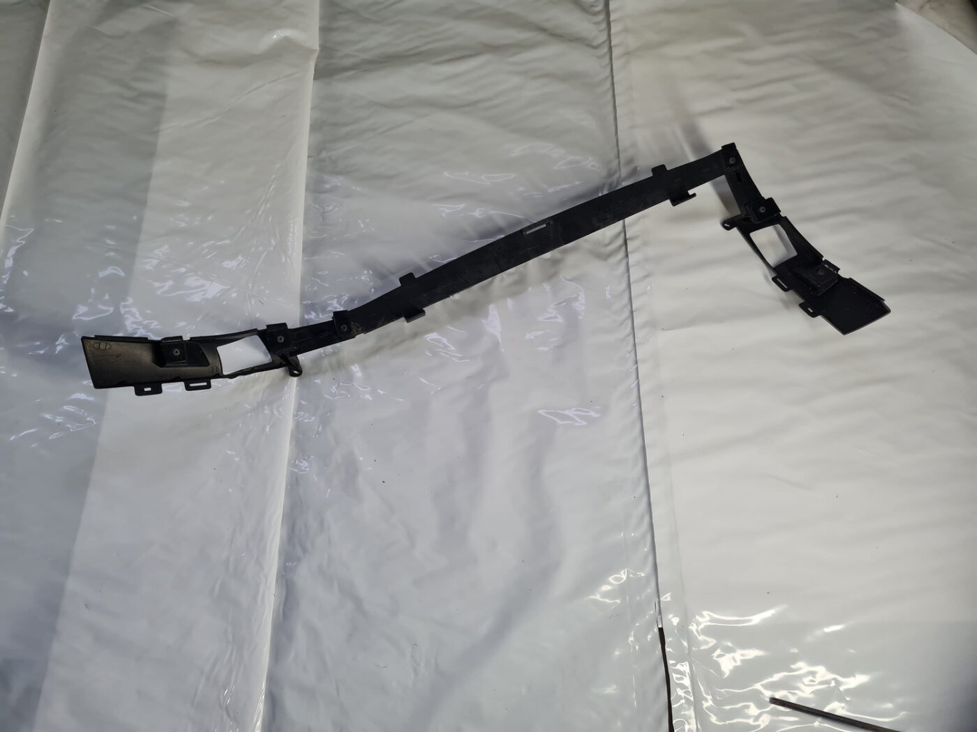 Priekšēja bufera kronšteins priekš PEUGEOT 407 2004 3 Priekšēja bufera kronšteins priekš PEUGEOT 407 2004