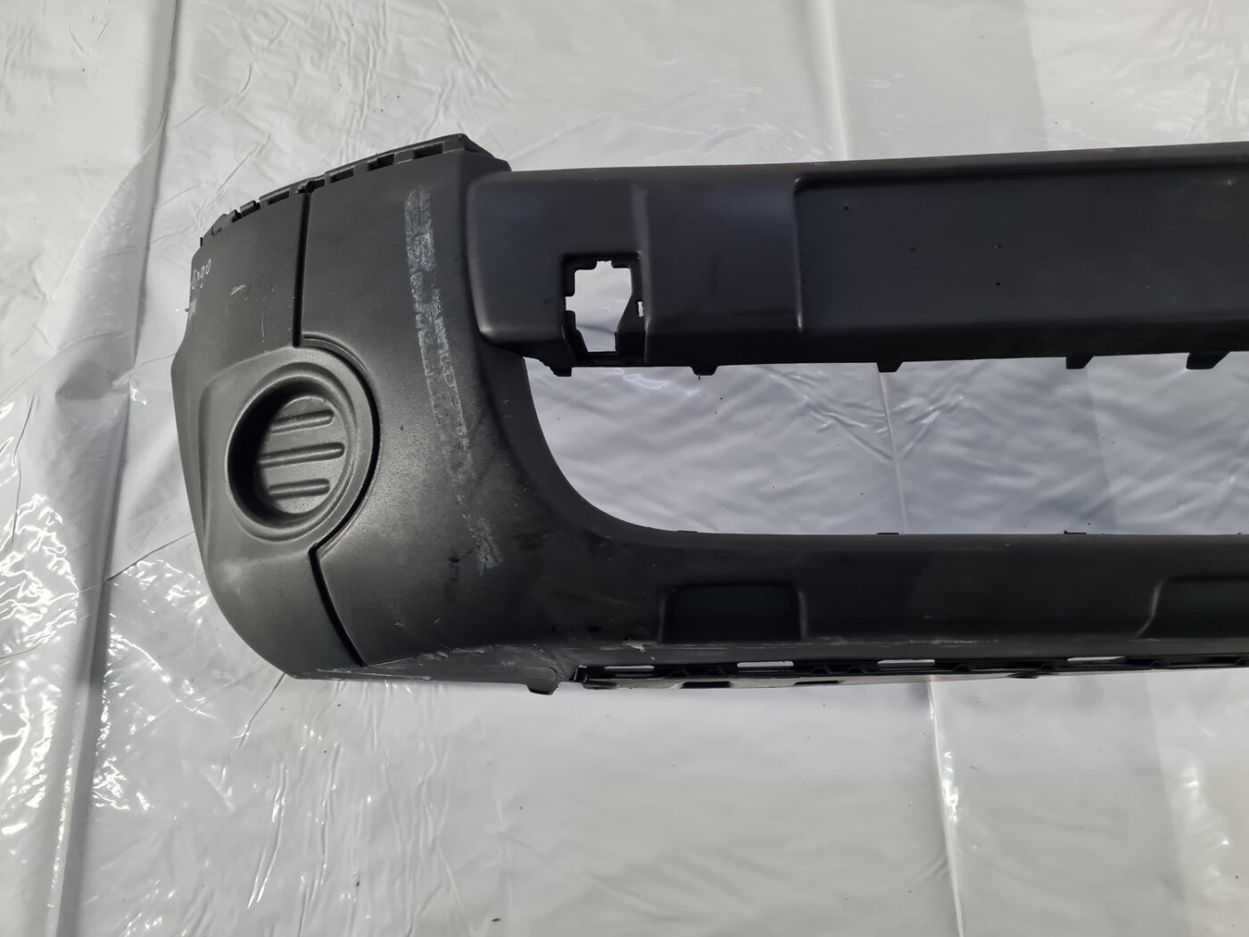 Priekšējais buferis priekš CITROEN BERLINGO 2014 18 Priekšējais buferis priekš CITROEN BERLINGO 2014