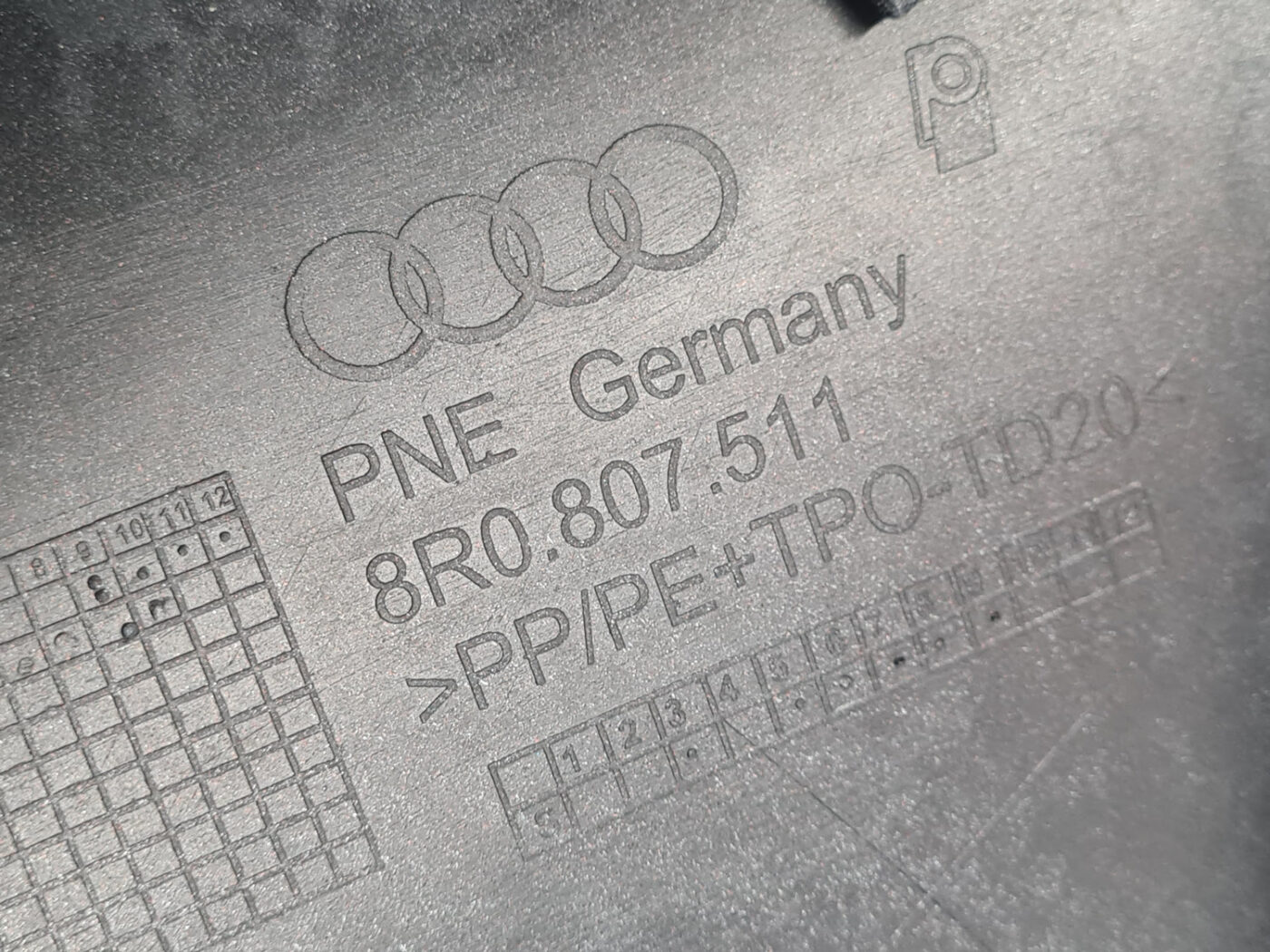 Aizmugures buferis priekš Audi Q5 2008-2017 8R0807511 9 Aizmugures buferis priekš Audi Q5 2008-2017 8R0807511