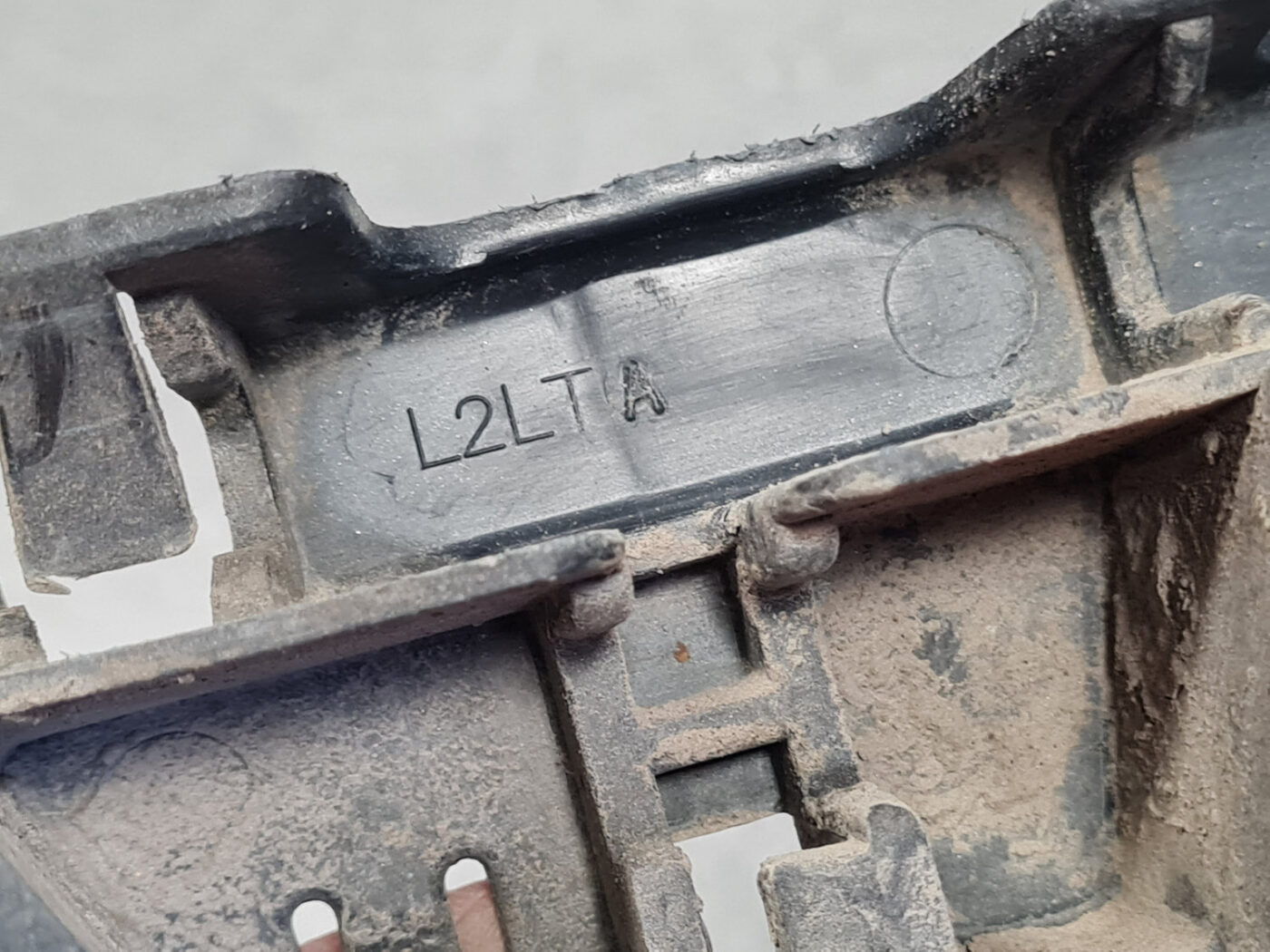 Aizmugurējā spārna un bufera stiprinājums priekš RANGE ROVER SPORT 2007