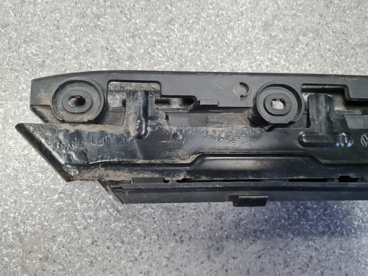 Priekšēja bufera kronšteins priekš VW TOURAN 2005 9 Priekšēja bufera kronšteins priekš VW TOURAN 2005