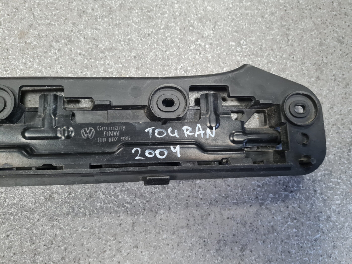 Priekšēja bufera kronšteins priekš VW TOURAN 2005 8 Priekšēja bufera kronšteins priekš VW TOURAN 2005