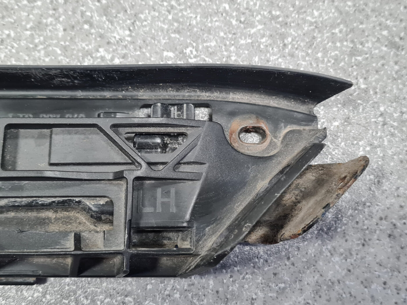 Priekšēja bufera kronšteins priekš VW TOURAN 2005 5 Priekšēja bufera kronšteins priekš VW TOURAN 2005