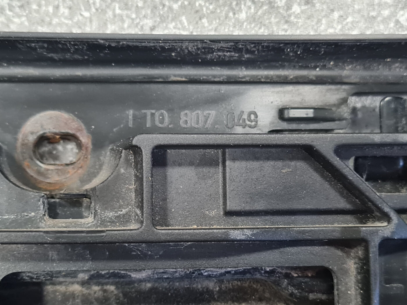 Priekšēja bufera kronšteins priekš VW TOURAN 2005 4 Priekšēja bufera kronšteins priekš VW TOURAN 2005