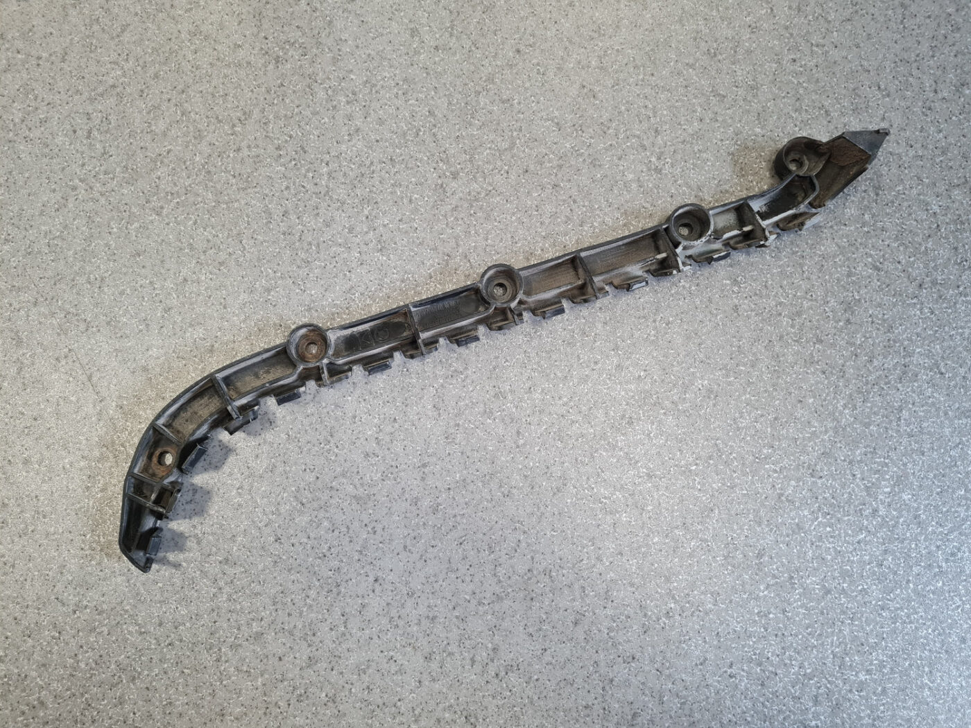 Aizmugurējā spārna un bufera stiprinājums priekš ŠKODA FABIA 2008 2 Aizmugurējā spārna un bufera stiprinājums priekš ŠKODA FABIA 2008