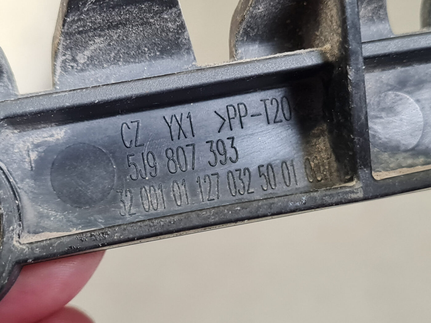 Aizmugurējā spārna un bufera stiprinājums priekš ŠKODA FABIA 2008 5 Aizmugurējā spārna un bufera stiprinājums priekš ŠKODA FABIA 2008