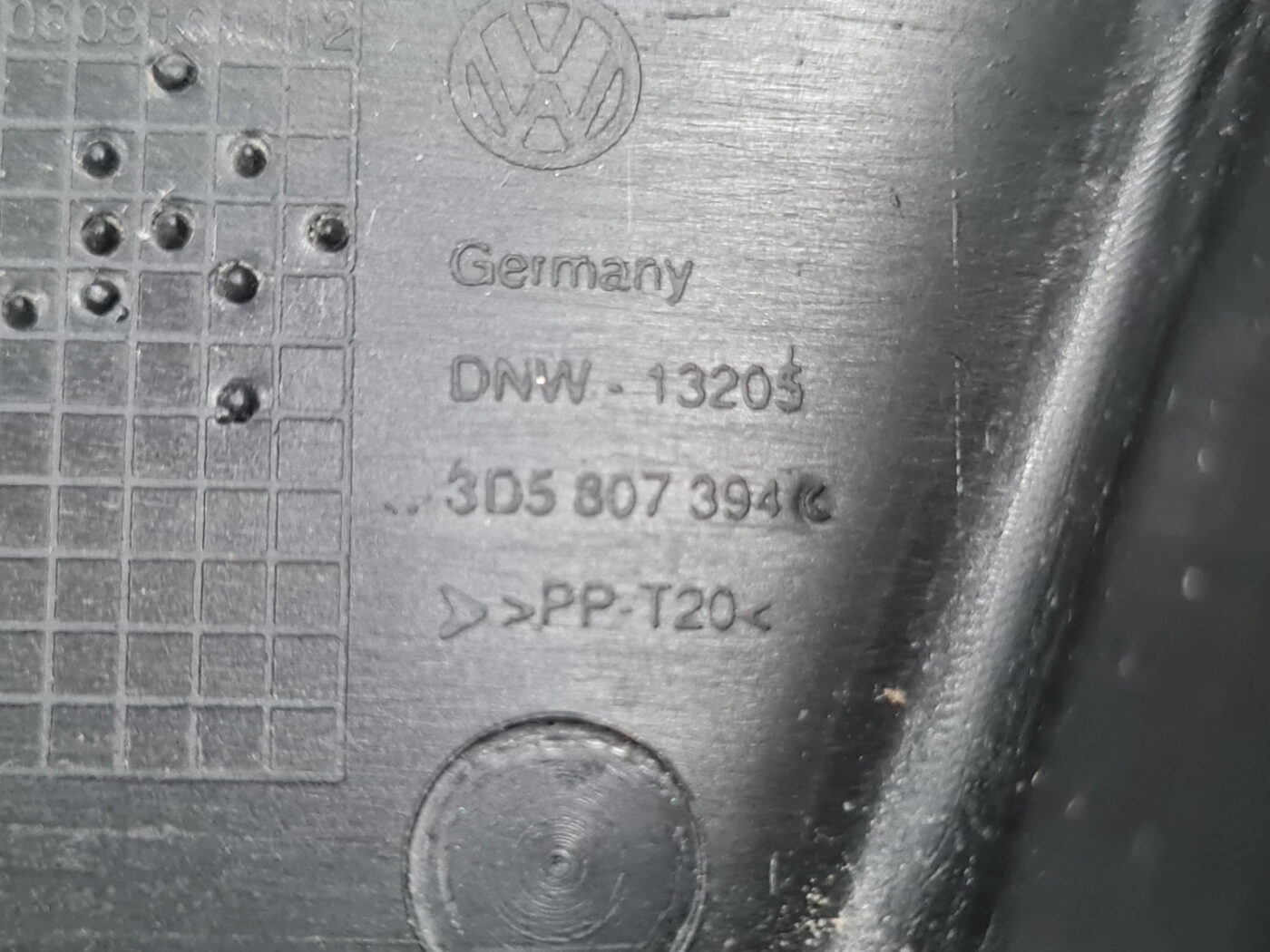 Aizmugurējā spārna un bufera stiprinājums priekš VW PHAETON 2005