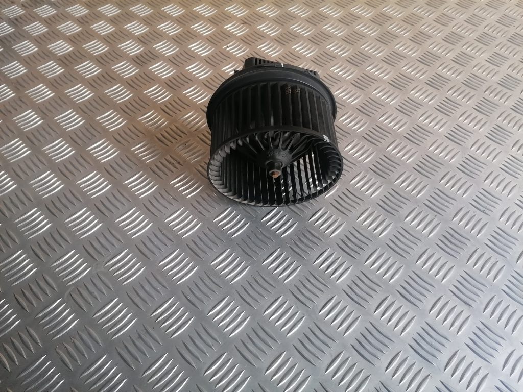 Salona ventilators priekš VOLVO C30 2008 TURQUOISE 6 Salona ventilators priekš VOLVO C30 2008 TURQUOISE