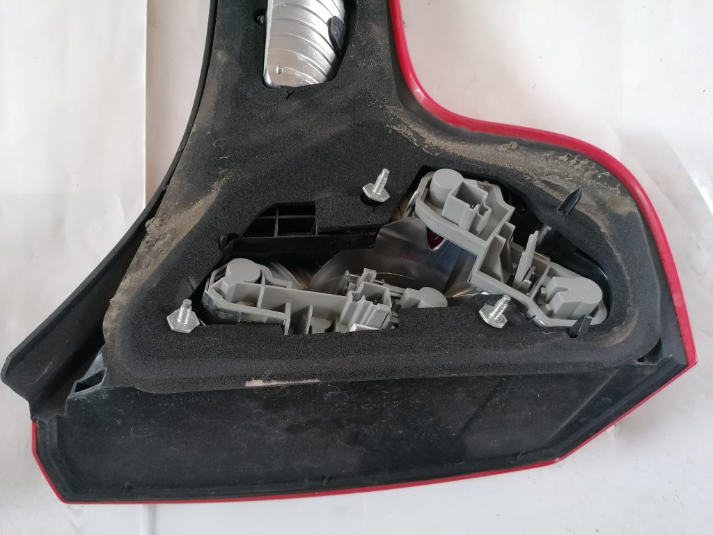 Aizmugurējais kreisais lukturis priekš VOLVO C30 2008 TURQUOISE