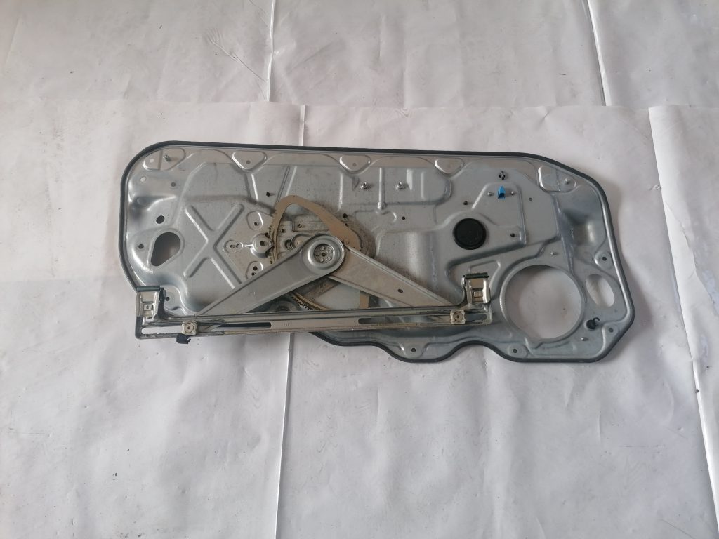 Stikla pacelšanas mehānisma panele priekš VOLVO C30 2008 TURQUOISE 4 Stikla pacelšanas mehānisma panele priekš VOLVO C30 2008 TURQUOISE