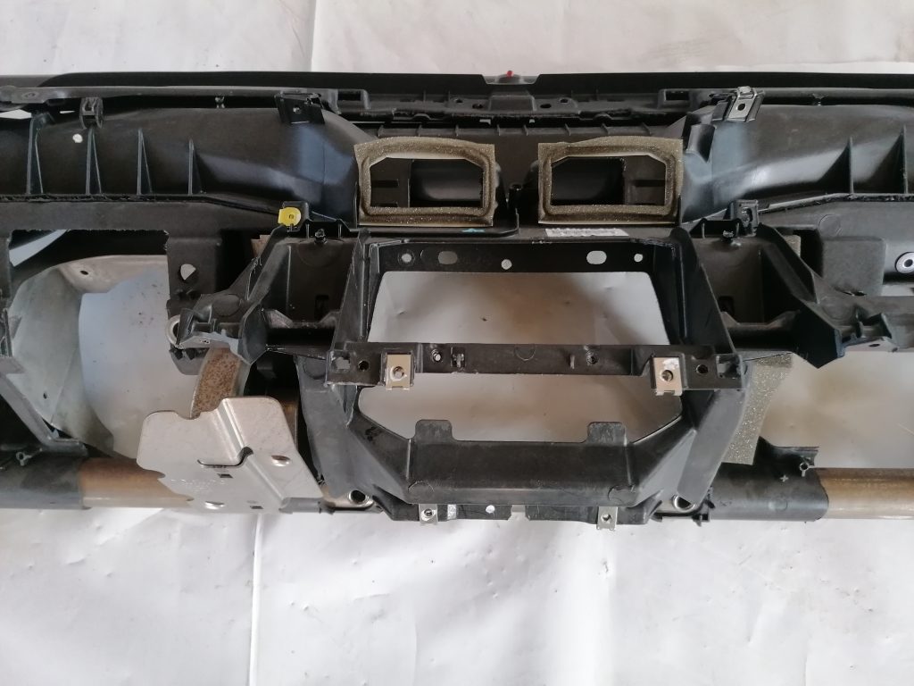 Mērinstrumentu paneļa pastiprinātājs priekš VOLVO C30 2008 TURQUOISE 3 Mērinstrumentu paneļa pastiprinātājs priekš VOLVO C30 2008 TURQUOISE